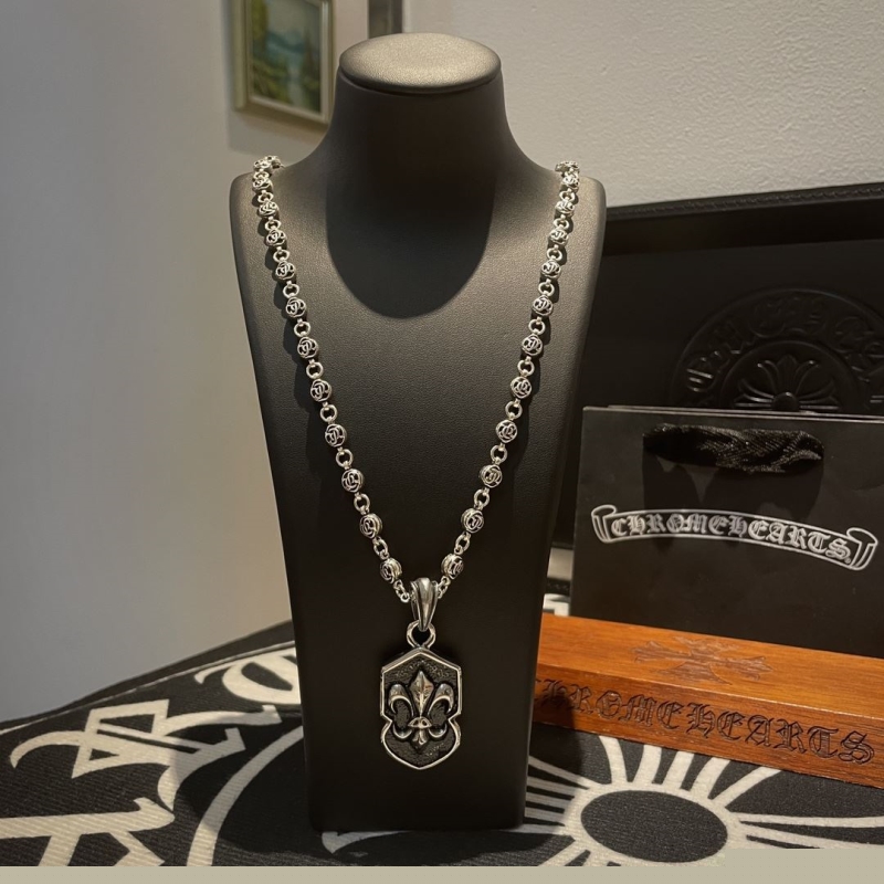 Ch**me He**ts necklaces